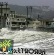 Мощный тайфун в Японии: идет эвакуация (Видео с места трагедии)