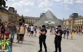 Франция: Карманники, обкрадывающие туристов в Лувре, пойманы